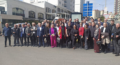 Gazeteciler deprem bölgesinde 