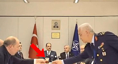 NATO zirvesinde Türk generalin boş bardakları toplaması tepki çekti