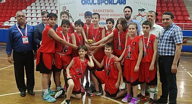 Okullararası basketbolda Bursa temsilcisi Türkiye 2.'si oldu