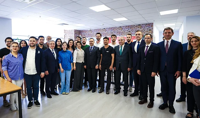 Bakan Kacır, DEÜ'lü girişimcilerle bir araya geldi