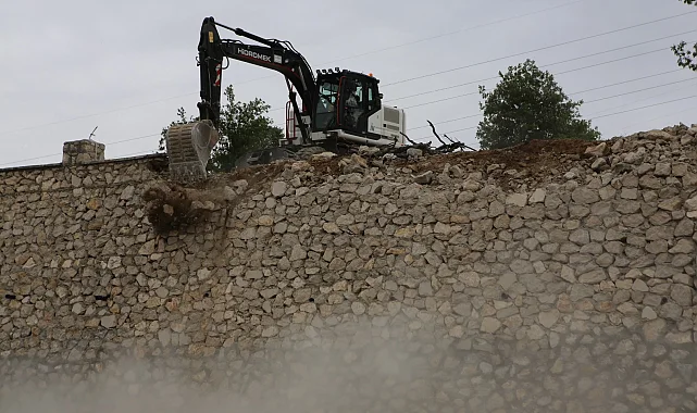 Bursa Nilüfer Dağyenice'de kaçak duvar yıkıldı
