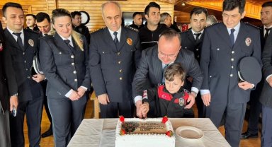 Hopa Kaymakamı Arslantürk polisleri kabul etti