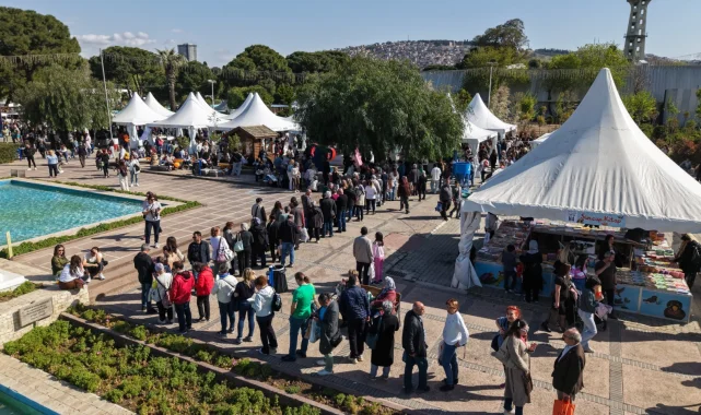 İzmirliler İZKİTAP'a akın etti